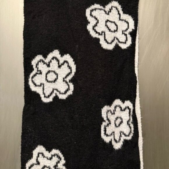 Retro Oversized Flower Black & White Scarf – Reversable - Picture 7 of 16